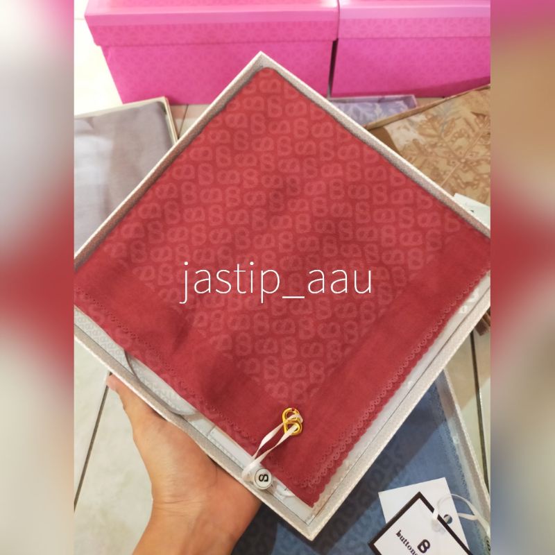 Tapis Square  by buttonscraves