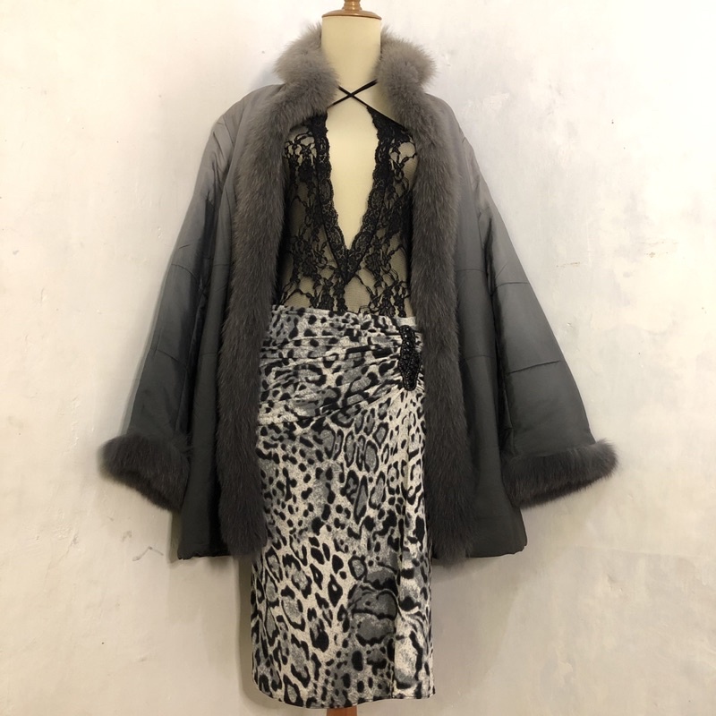 Luxurious gradient gray fur puffer jacket & white cheetah classic low waisted skirt