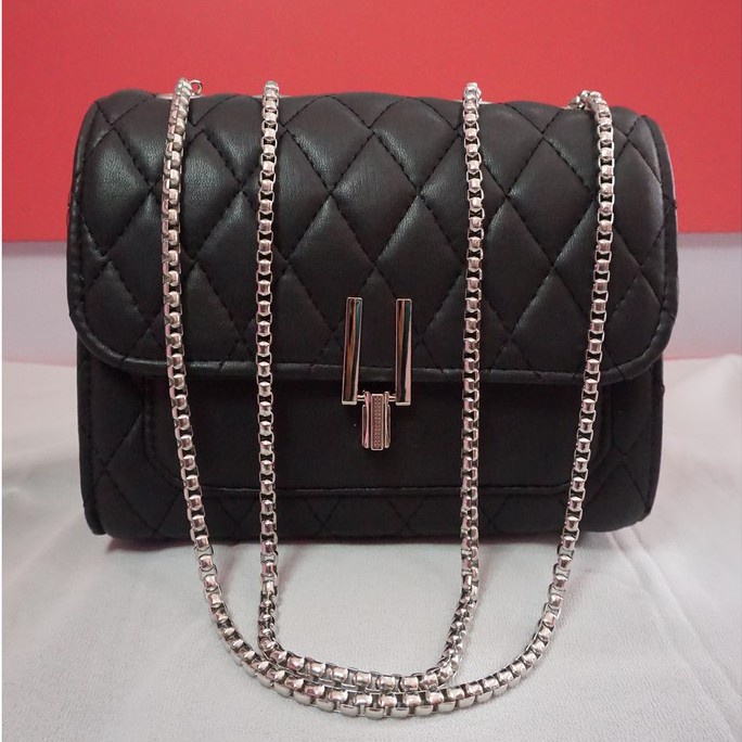 [GRATIS EMAS 24k] TAS HITAM SELEMPANG WANITA TALI RANTAI KUALITAS LEBIH BAGUS UK 20 X 16 REAL PICT T