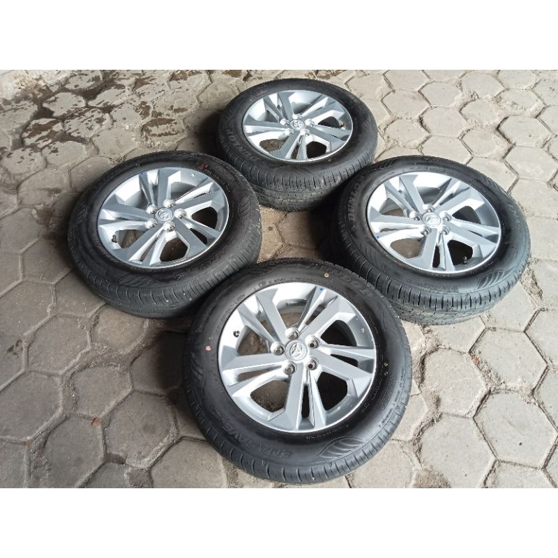 pelek second mobil New avanza ring  15+ban dunlop 185 65 15 lebar 5,5 et 45 pcd 5x100