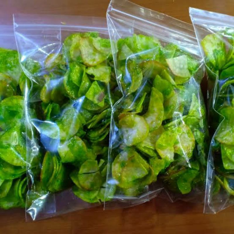 

kerupuk sanjai cabe hijau / karupuak sanjai lado hijau / oleh-oleh khas Bukittinggi