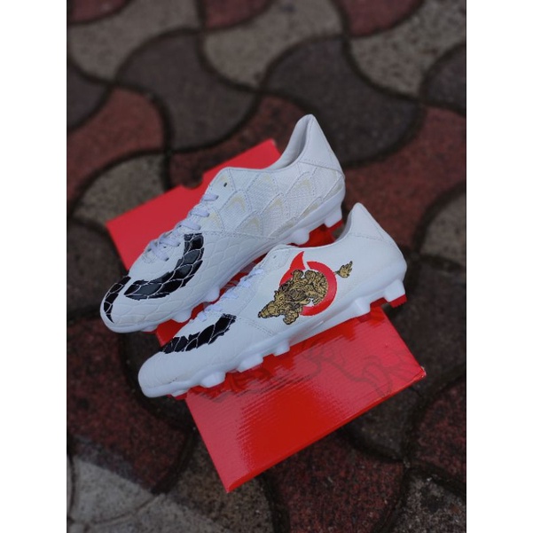 Sepatu Bola Ortuseight x Ryuji Utomo Forte Ryuo V2 FG - White/Ortred/Black