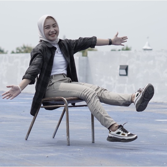 Chinos Wanita Fourjokes Denim Series Cream