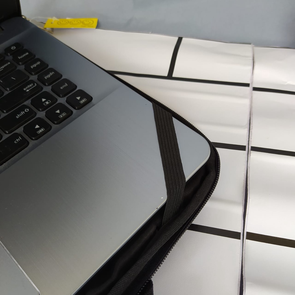 LK/Tas Laptop Case Black White Quotes Kantong Depan Mix 14 Inch