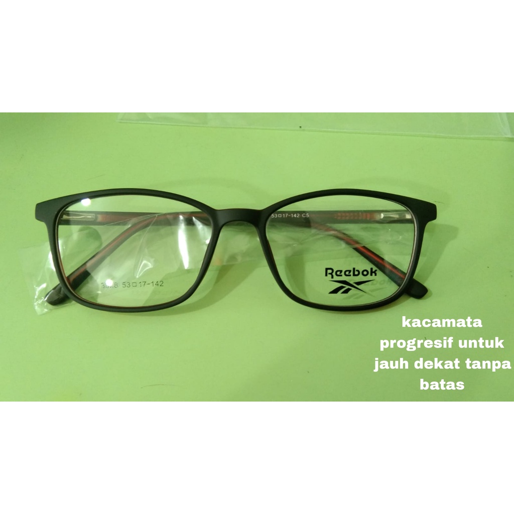 Kacamata progresif untuk jauh dan dekat. Kacamata baca wanita. Progressive lens.lensa progresif opti