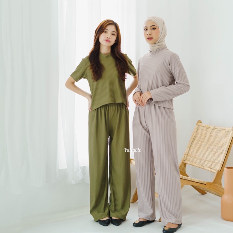 Jisoo One Set Knit Hornet Valiable