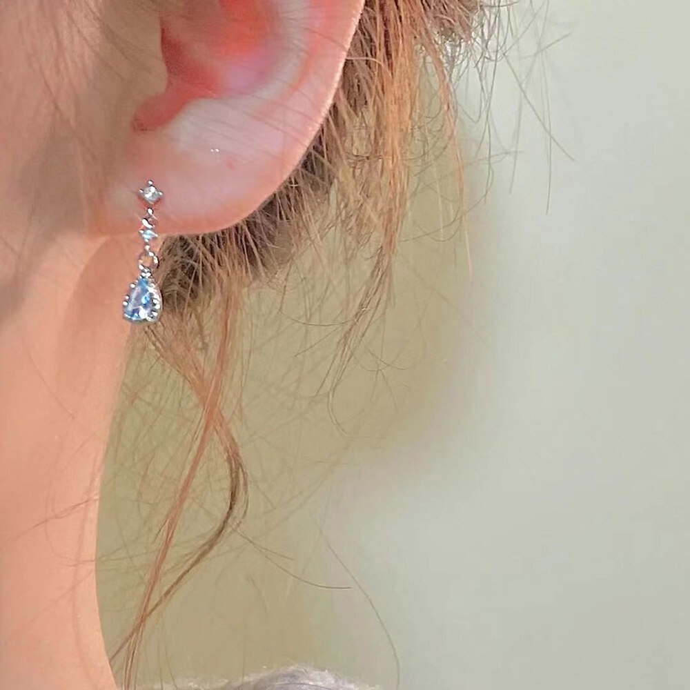 Anting Stud Kait Bahan Titanium Steel Lapis Emas Perak Hias Kubik Zirkonia Biru Untuk Wanita