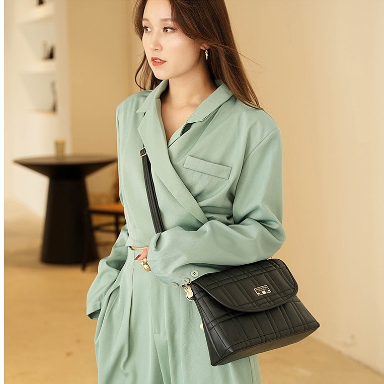 TAS SELEMPANG WANITA FOREVER KULIT YOUNG ORIGINAL HITAM TA716B5 WARDENIA IMPORT SLING BAG REMAJA KEKINIAN CEWEK MURAH BRANDED BATAM KOREAN SIMPLE CASUAL PREMIUM