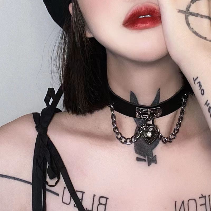 Women Gothic Leather Choker with Metal Heart Chain 8344