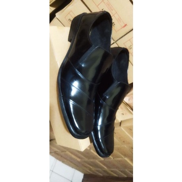 Sepatu pantofel mengkilap Sepatu Pantofel semi kulit