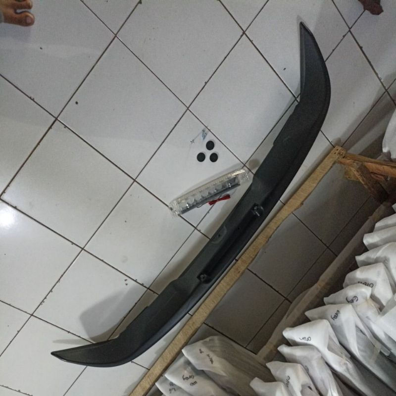 SPOILER INNOVA 2005 2015 MODEL LUXURY BAHAN PLASTIK ABS TANPA CAT