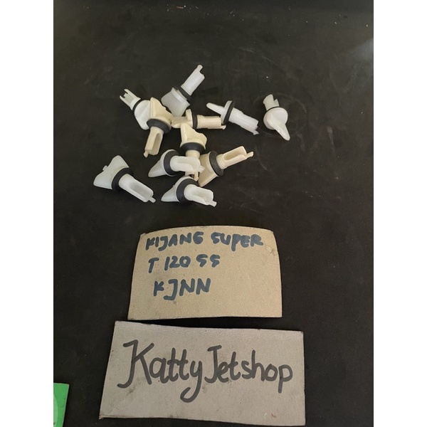 Tutup radiator bawah kijang super T120ss