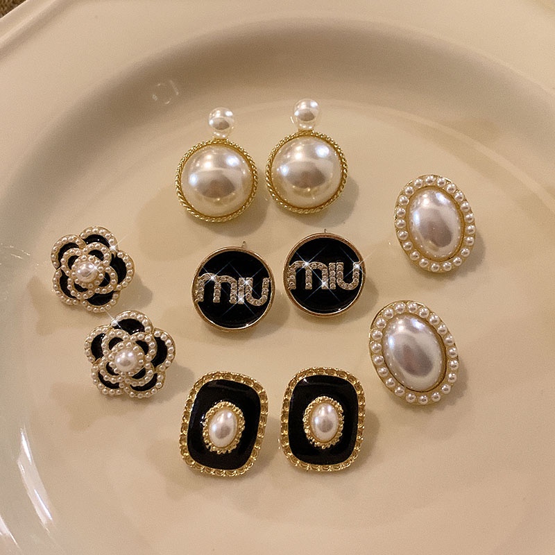 Retro Temperamen Perancis Anting Fashion Wanita Indah Anting Cahaya Mewah Mutiara Anting Serbaguna