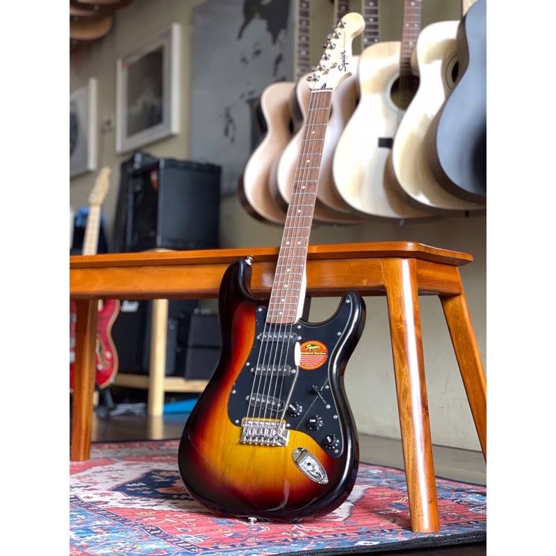 Gitar listrik Squier Stratocaster Sunbrust SECOND LIKE NEW