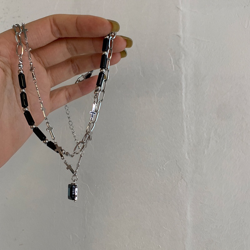 Kalung Multilayer Bentuk Kotak Aksen Kristal Warna Hitam Gaya Punk Untuk Wanita