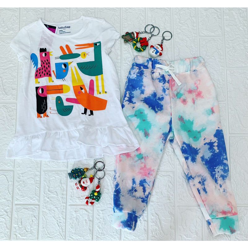 kaos anak perempuan dan celana panjang anak perempuan