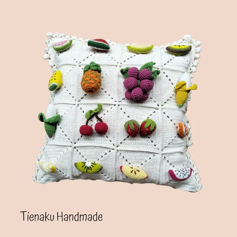 Sarung bantal kursi rajutan tangan