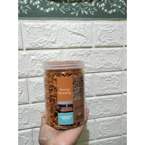 

kering kentang (toples 800ml)