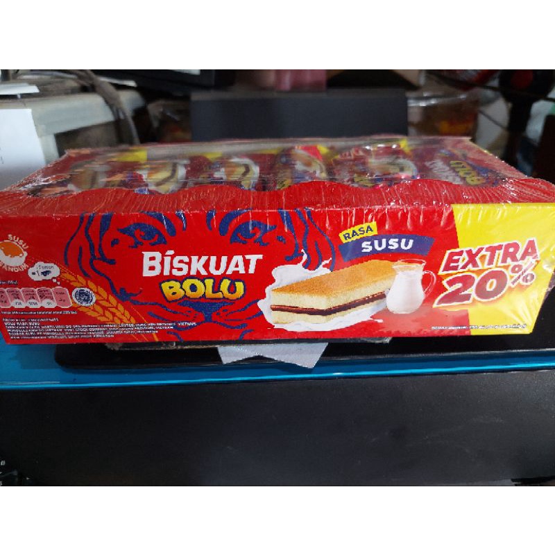 Biskuat Bolu Rasa Susu 1 box isi 12 pcs