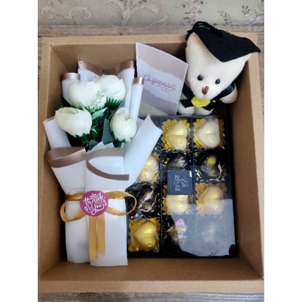 

buket bunga wisuda/kado kelulusan unik/hadiah kado kelulusan