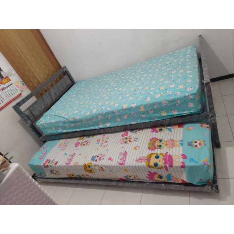 ranjang besi susun bawah / ranjang besi sorong/divan besi sorong