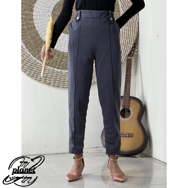 CELANA POLOS JUMBO BIG SIZE WANITA PINGGANG KANCING BENIK BAHAN SCUBA MELAR BAWAH PENSIL SEMI LEGGING SUPER JUMBO BB 100 PINGGANG KARET DOTY LUNA PANTS CELANA KERJA MODEL TERBARU