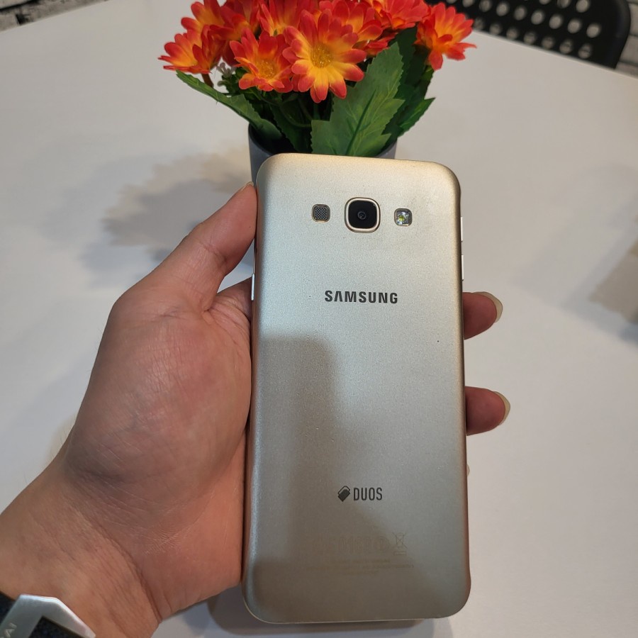 SAMSUNG GALAXY A8 GOLD -GARANSI RESMI SEIN