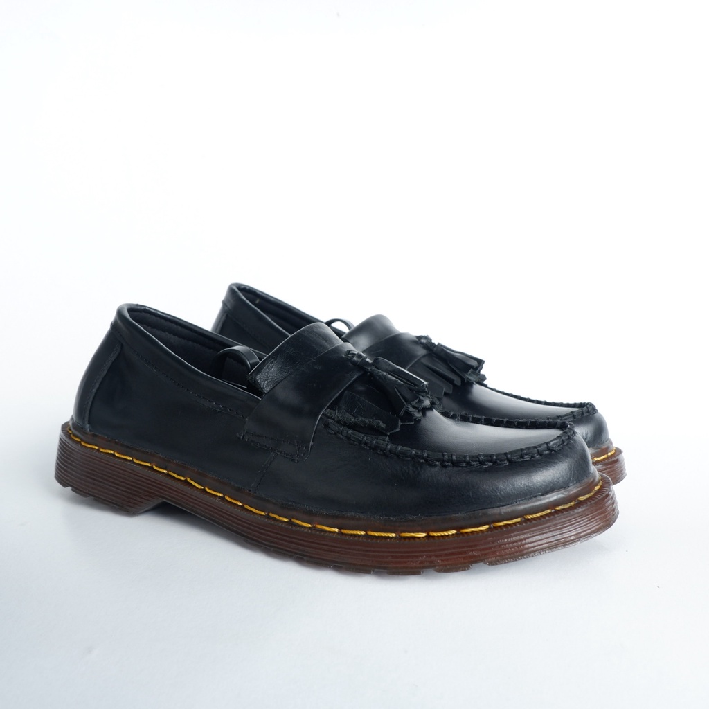 Sepatu Docmat Loafer Slip On Pria dan Wanita Bahan Kulit Sapi