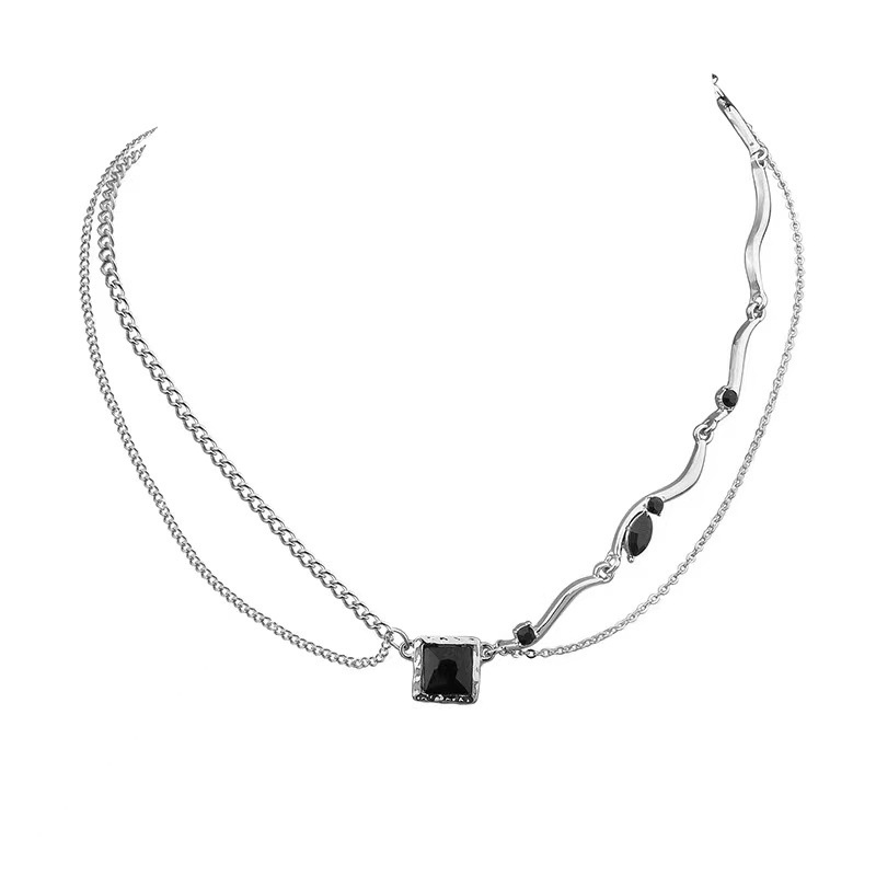 Kalung Choker Multilayer Bentuk Kotak Aksen Kristal Warna Hitam Gaya Hip Hop Untuk Wanita
