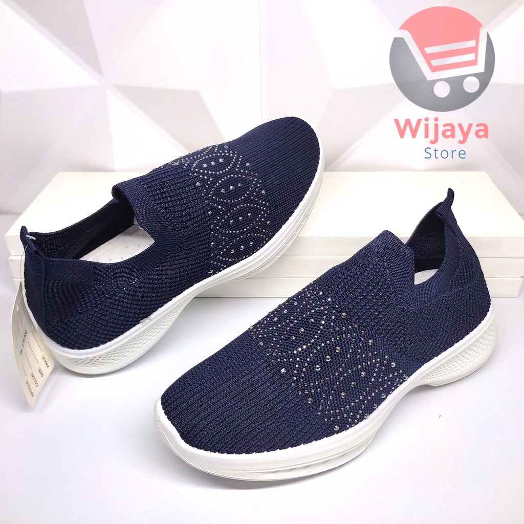 Sepatu Sneakers Wanita Rajut Import So Good Desain Sporty dan Kasual untuk Aktivitas Olahraga dan Gaya Santai