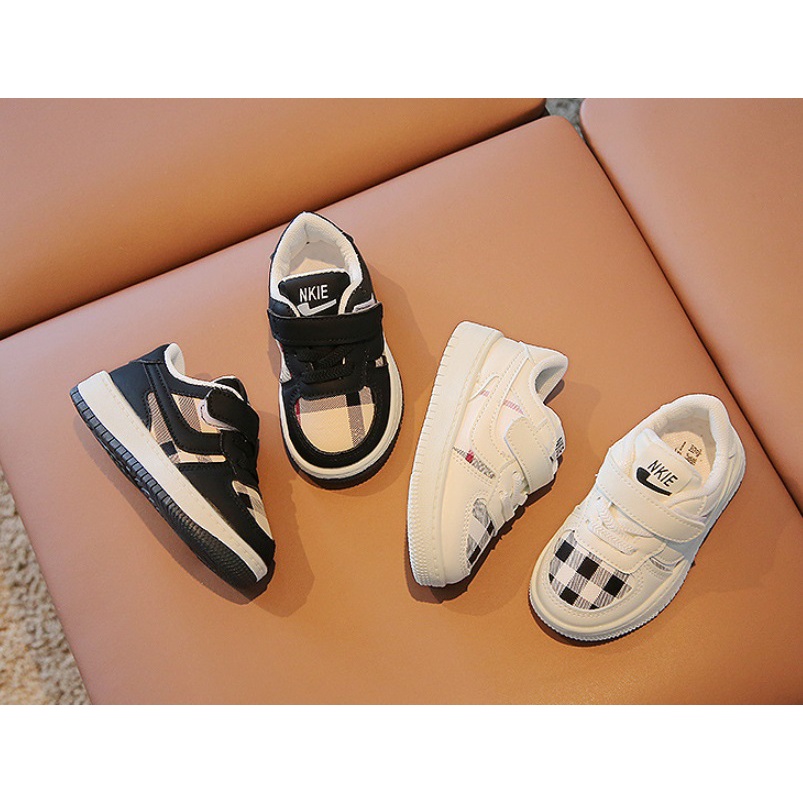 SEPATU BAYI IMPORT BLACK WHITE BURBERRY UK 16-26