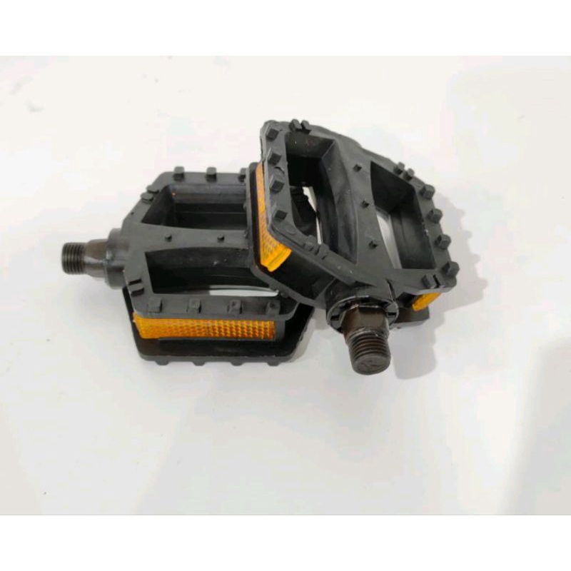 PEDAL SEPEDA ANAK