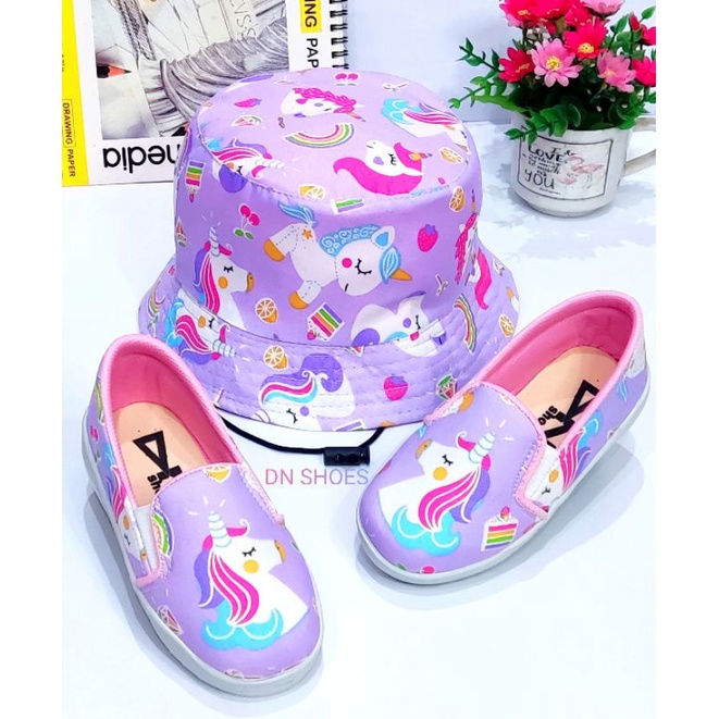 Paket Sepatu Anak Perempuan Slip On dan Bucket Hat UCU Anak Perempuan Paket Sepatu Anak dan Topi Bucket Lucu Murah Anak Perempuan Karakter Unicorn Ungu Cute