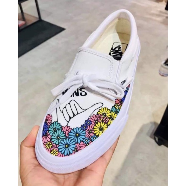 Sepatu Vans Slip On Women Kris Goto Sneakers Keren Hitam Putih Black White Kado Hadiah Sekolah Kuliah Kerja Hangout Traveling Jalan kece