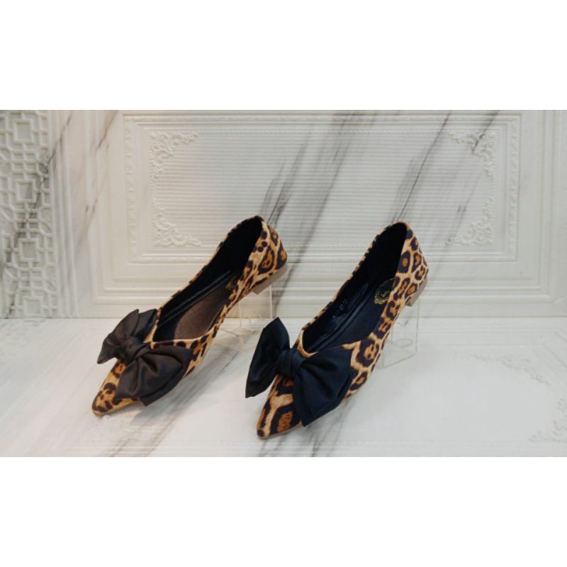 Sepatu Flat corak macan