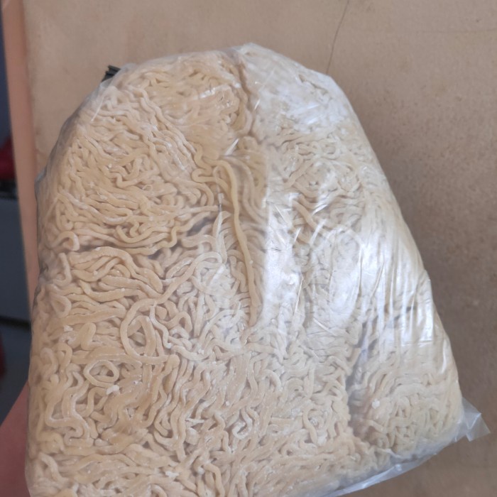 

mie mentah tipis / halus telor bebek