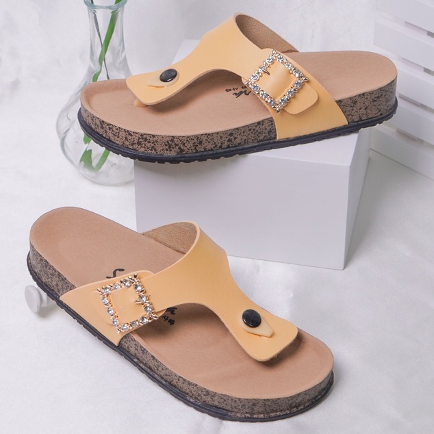 SARASARA YUK - AUDY Sandal Wanita Jepit Casual Size 36 - 41 Model Birken Sol Puyuh Sara Sara Sendal Cewek Rumahan Bahan Kulit Santai Strap Gesper Empuk 37 38 39 Warna Yellow Kuning Japit Anti Slip Premium Original Terbaru Shoes ORI Mall Official Store