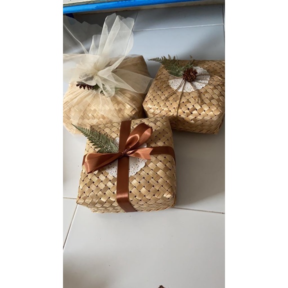 

Cahari B Hampers | Hampers Besek | Hampers Murah | Wedding Gift 020