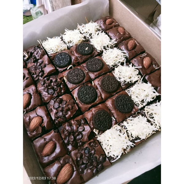 

fudgy brownies premium