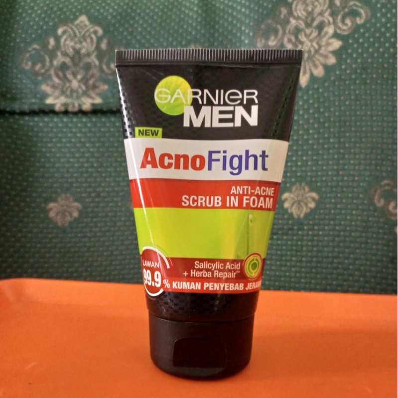 Garnier Men Acno Fight Anti-Acne Scrub In Foam Cleanser 100ml