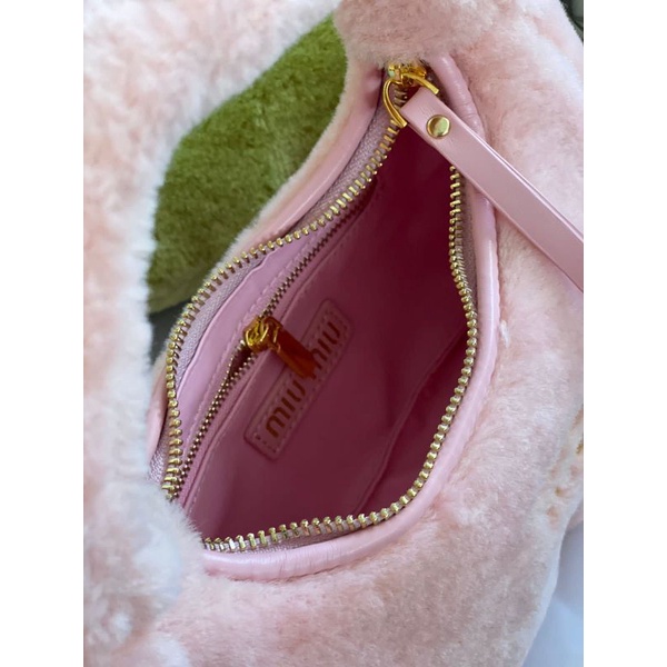 tas fashion miumiu Hobo wander fluffy bag, free box,  Miu Hobo bulu slingbag,