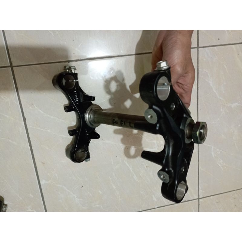 SEGITIGA ATAS BAWAH SHOCKBREAKER DEPAN FU F1 INJEKSI ORI KUMPLIT BAUD RING