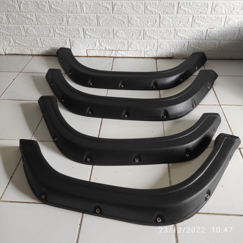 FENDER KATANA OVER FENDER SUZUKI JIMNY KATANA SIERRA BAHAN FIBERGLASS