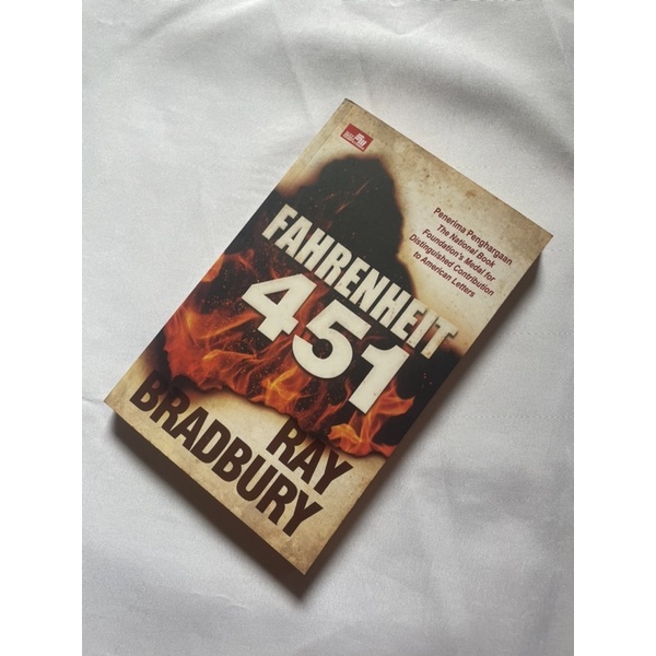 Novel (INA) Fahrenheit 451 by Ray Bradbury