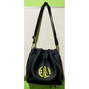 Tas serut ala Tory Burch