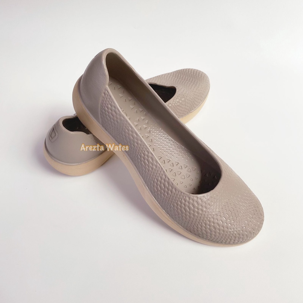 Sepatu karet wanita slip on yumeida LD 9098L