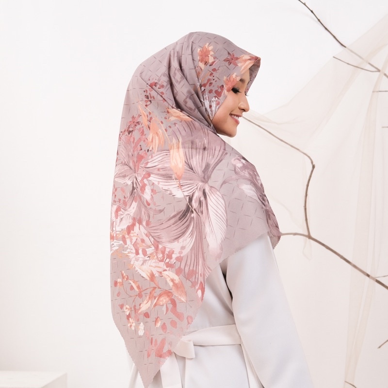 JILBAB SEGIEMPAT MOTIF CANTIK