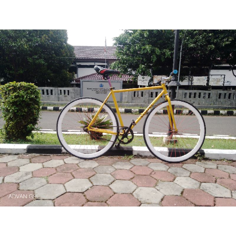 Sepeda fixie kuning gold rem torpedo