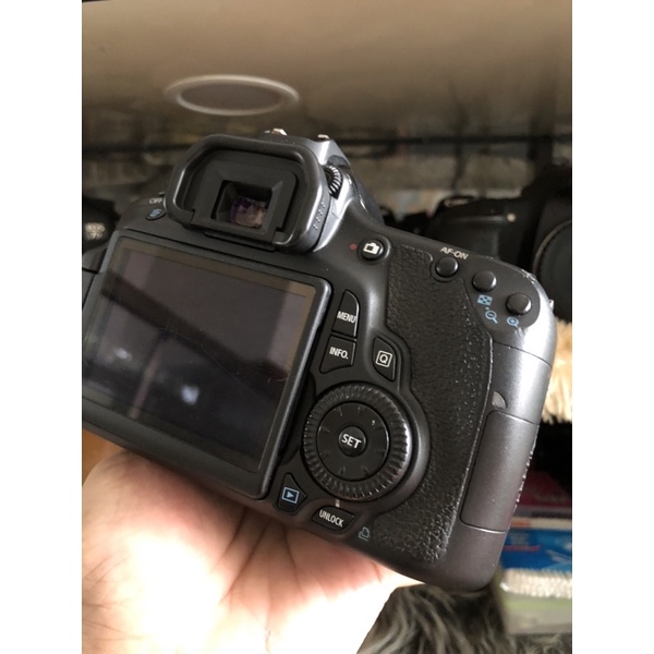 kamera canon 60d lensa kit 18-55 is mulus lcd /layar vignet tipis
