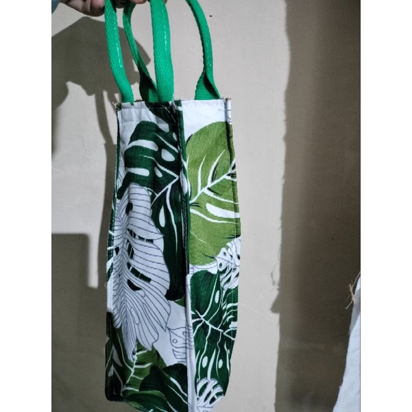 tas botol air minum 2 liter bahan motif lapis furing motif monstera tebal size 12*11*32 cm